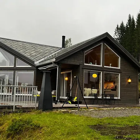 Ved Nysaetervatnet - Fjellsaetra *