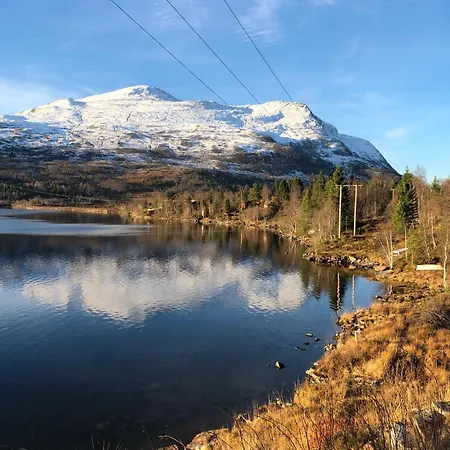 Ved Nysaetervatnet - Fjellsaetra Sykkylven