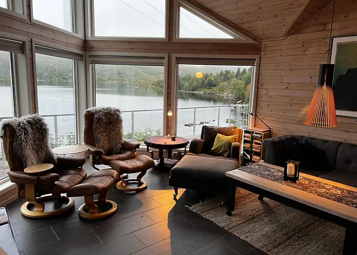 Ved Nysaetervatnet - Fjellsaetra *