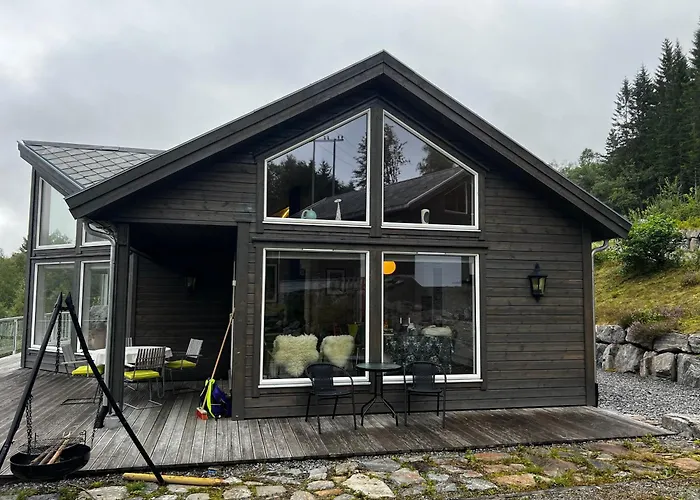 Ved Nysaetervatnet - Fjellsaetra Sykkylven
