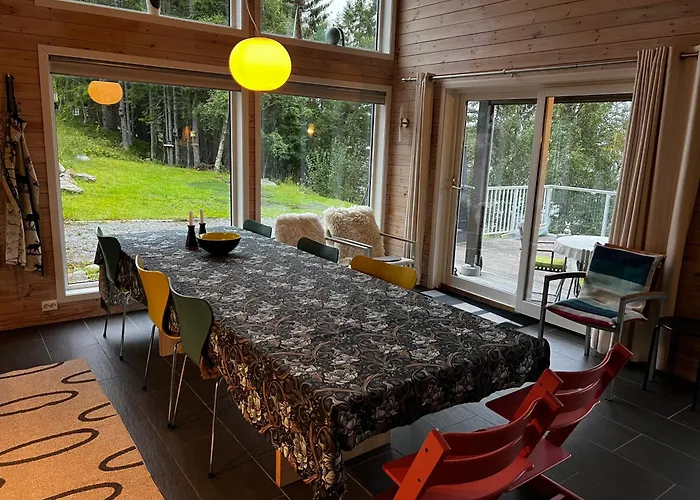 Ved Nysaetervatnet - Fjellsaetra *