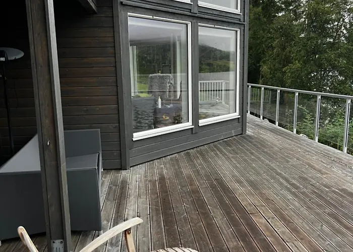 Ved Nysaetervatnet - Fjellsaetra * Sykkylven